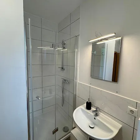 Luvonio - Modern & Zentral Mit Wlan, 55 Zoll Smart Tv & Delonghi Kaffeeautomat * ماغديبورغ